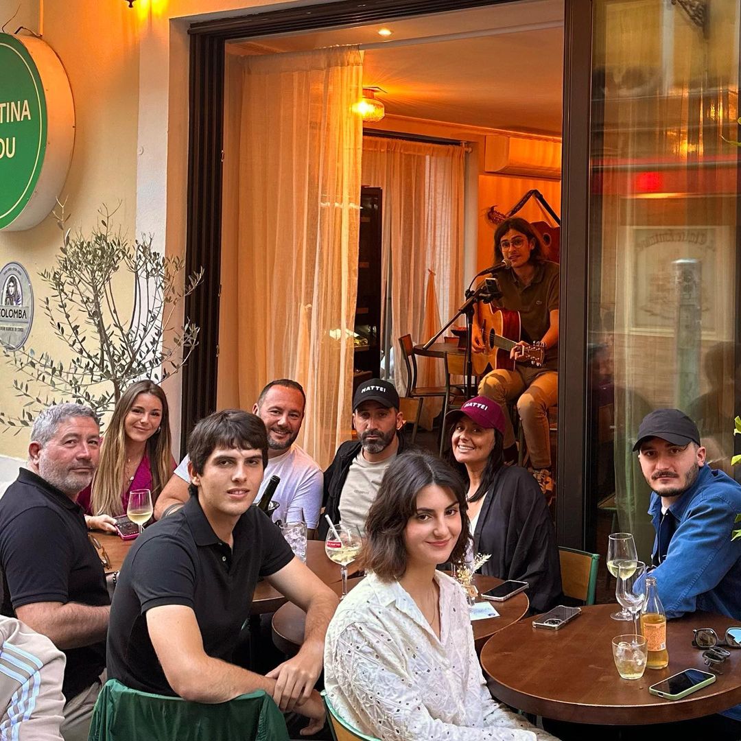 Jérémy Gervasi (au milieu avec la casquette) est le gérant d'A Cantina di Lou, qui veut devenir le QG de la jeunesse corse de Nice. PHOTO INSTAGRAM A CANTINA DI LOU