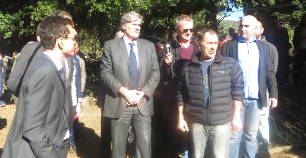 Stéphane Le Foll sur le terrain lors de sa dernière visite en Corse