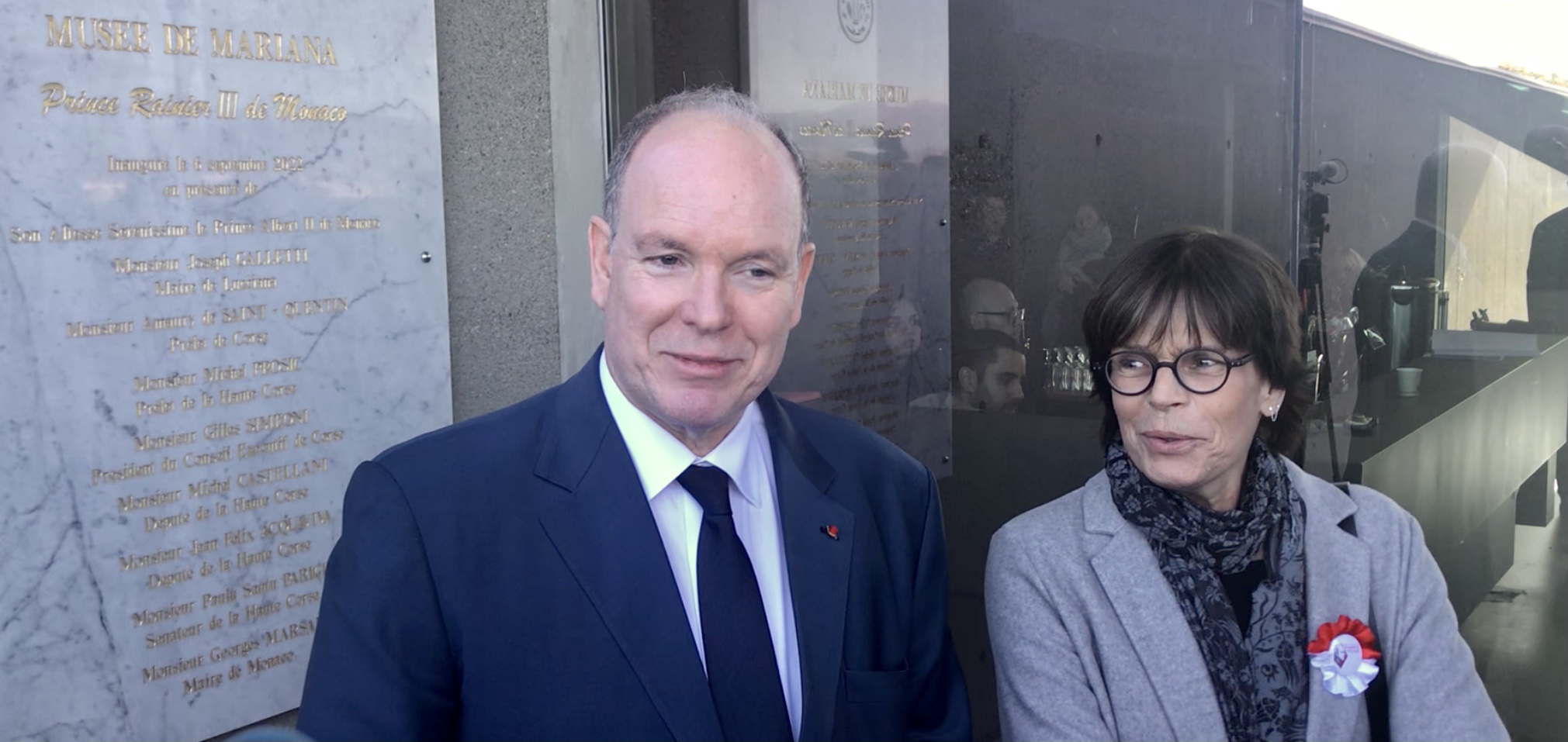 Le prince Albert II et la princesse Stéphanie de Monaco ont fait le voyage sur la journée.