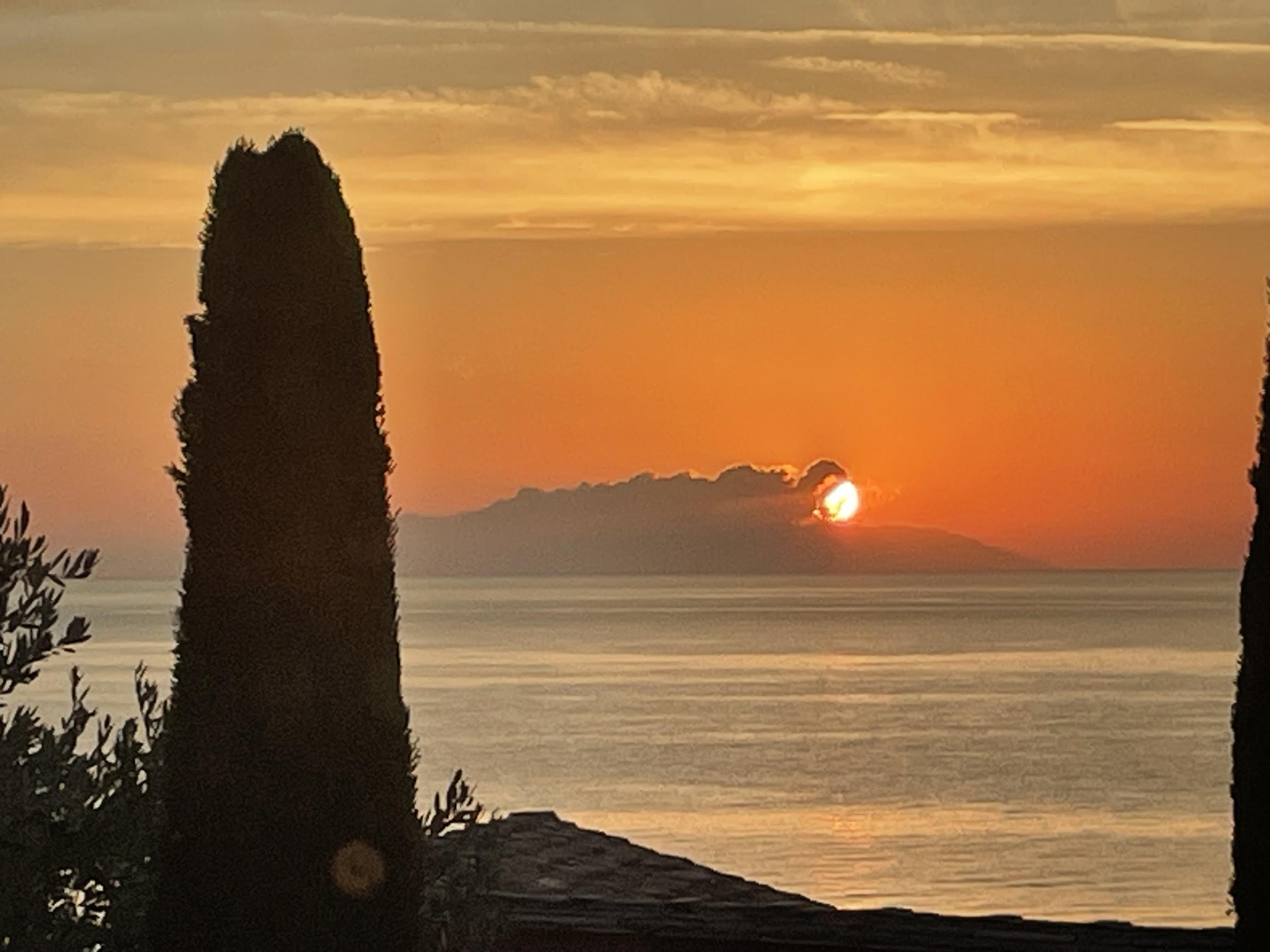 Lever de soleil sur l'Île d'Elbre (Resti Berlingh)