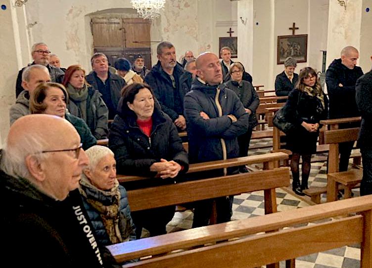 Malgré les mauvaises conditions atmosphériques  la communauté de U Pratu di Ghjuvellina a assisté à la cérémonie