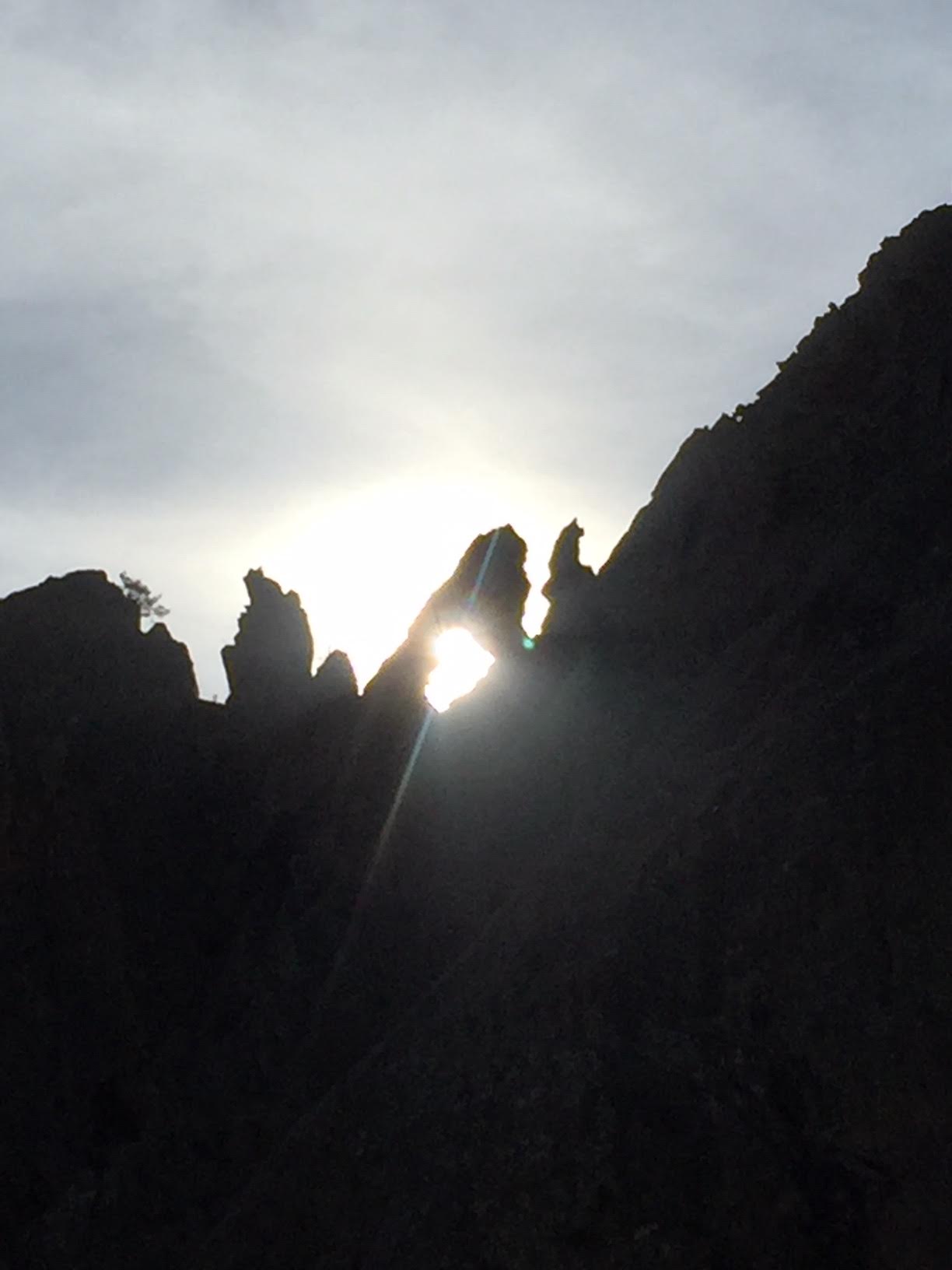 La photo du jour : quand le le soleil transperce l’arche d’Alsatu