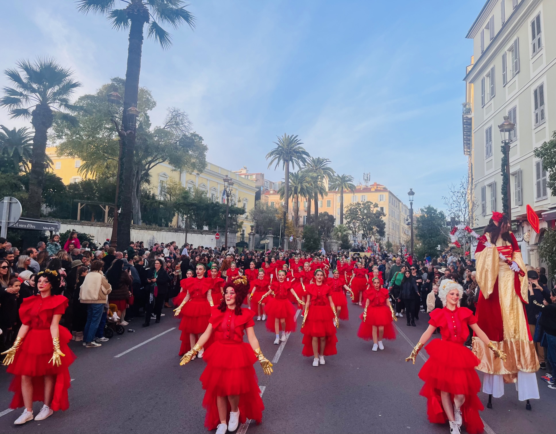 La grande parade de Noël s'est déroulée ce dimanche après-midi à Ajaccio en présence de plusieurs milliers de visiteurs.