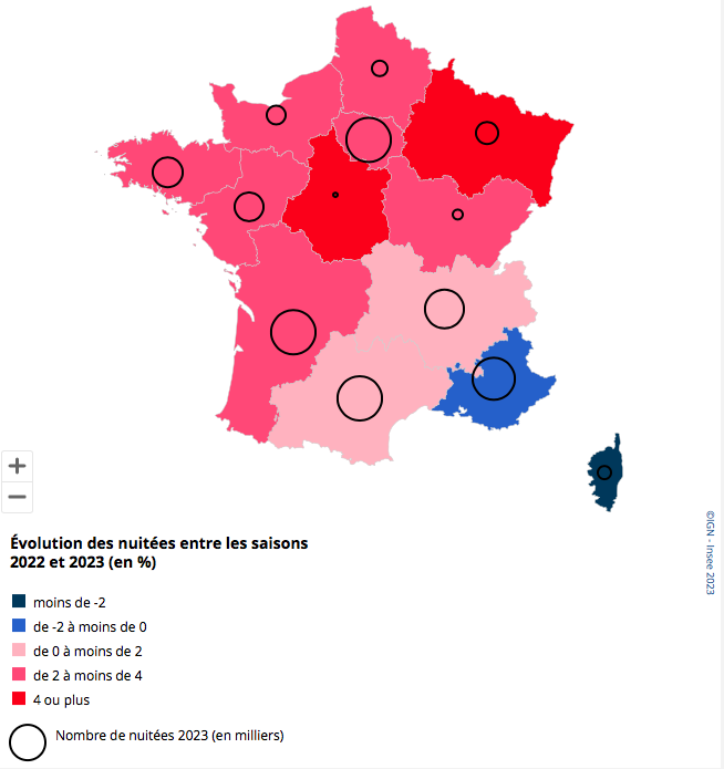 volution des nuitées dans les hébergements collectifs de tourisme régionaux entre les saisons touristiques 2022 et 2023
