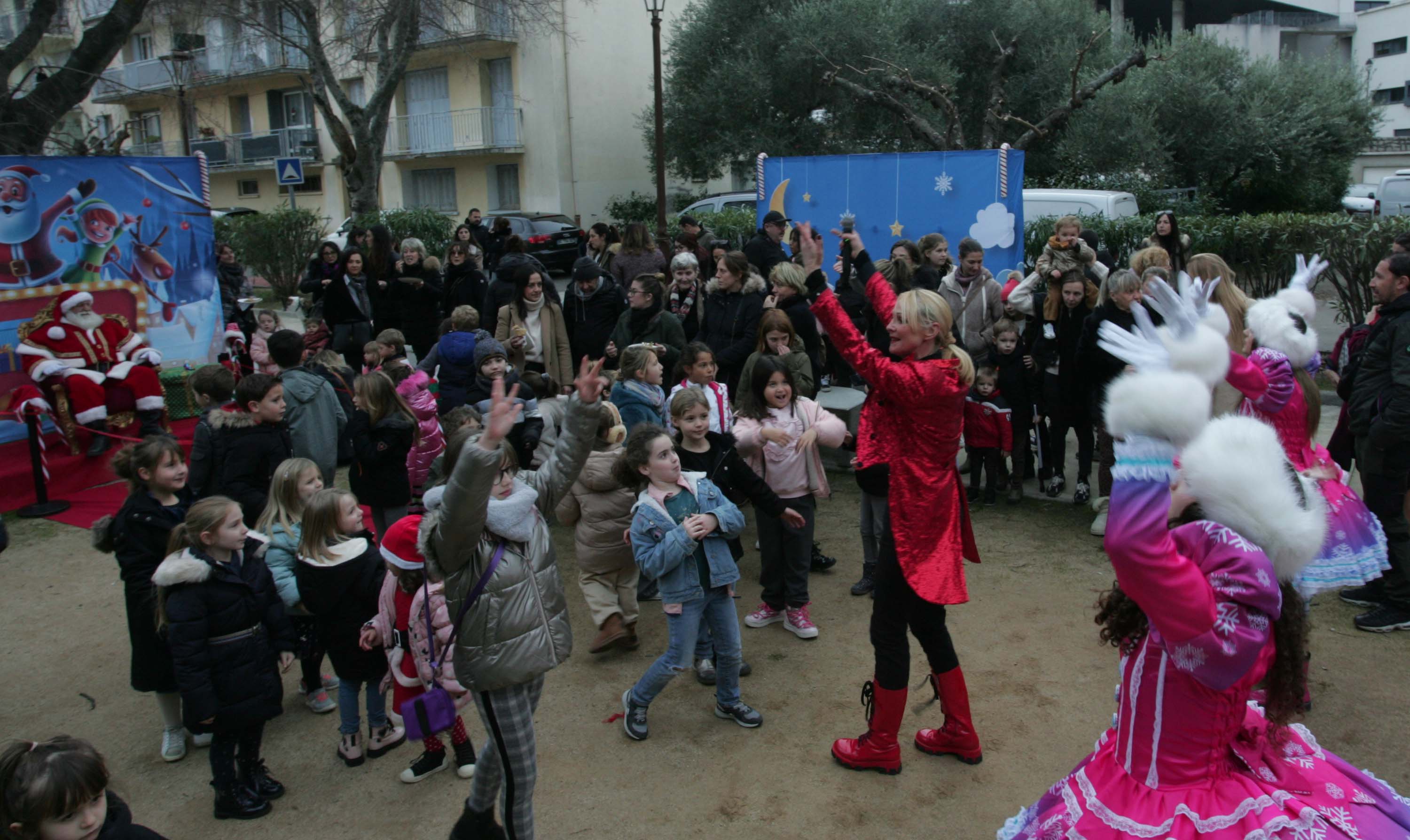 A Corte, la parade de Noël a enchanté la ville
