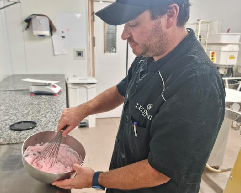 Rajouter de la purée de fraises pour réaliser également une chantilly rose