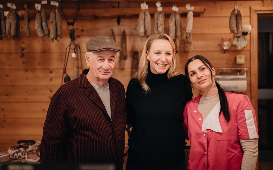 Marion Maréchal a débuté son séjour par la visite de charcuterie Guidoni à Lucciana © DR