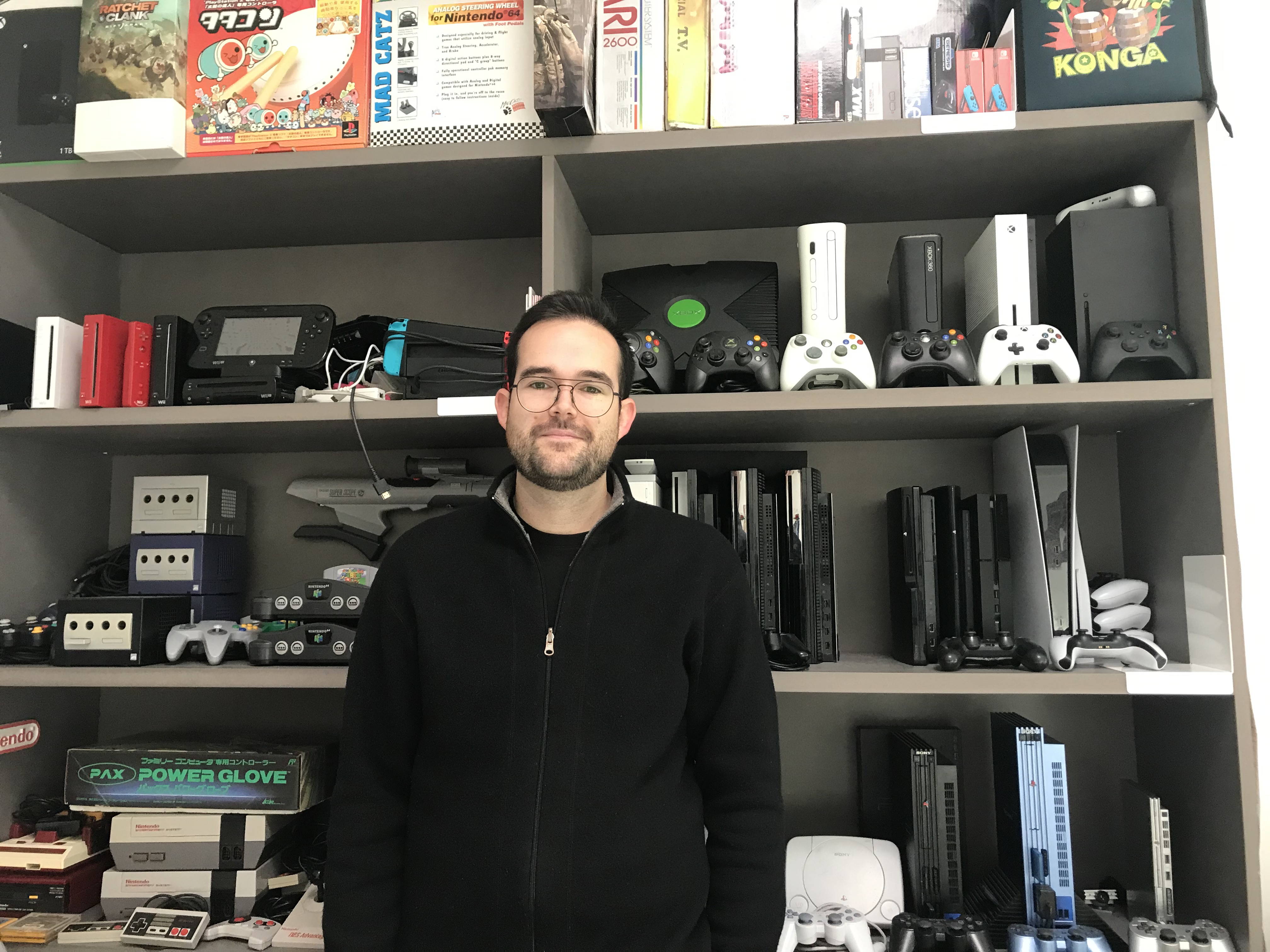 Pierre-Vincent Pietri et les membres de l'association ont rassemblé une collection impressionnante de consoles en vue de l'événement.