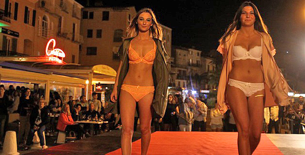 Tapis rouge pour le défilé de mode de l'union commerciale calvaise