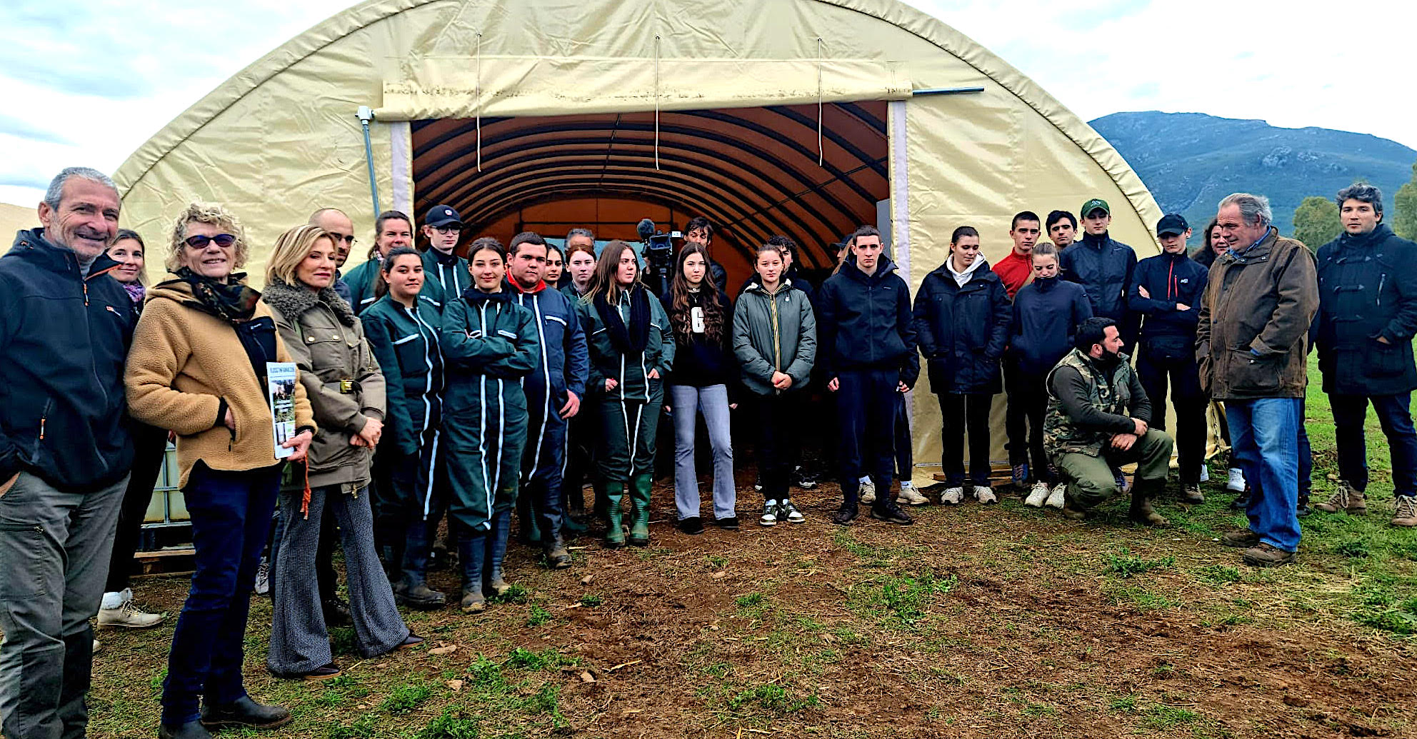 Les élèves qui auront la charge des agnelles, leurs enseignants et les partenaires du projet.