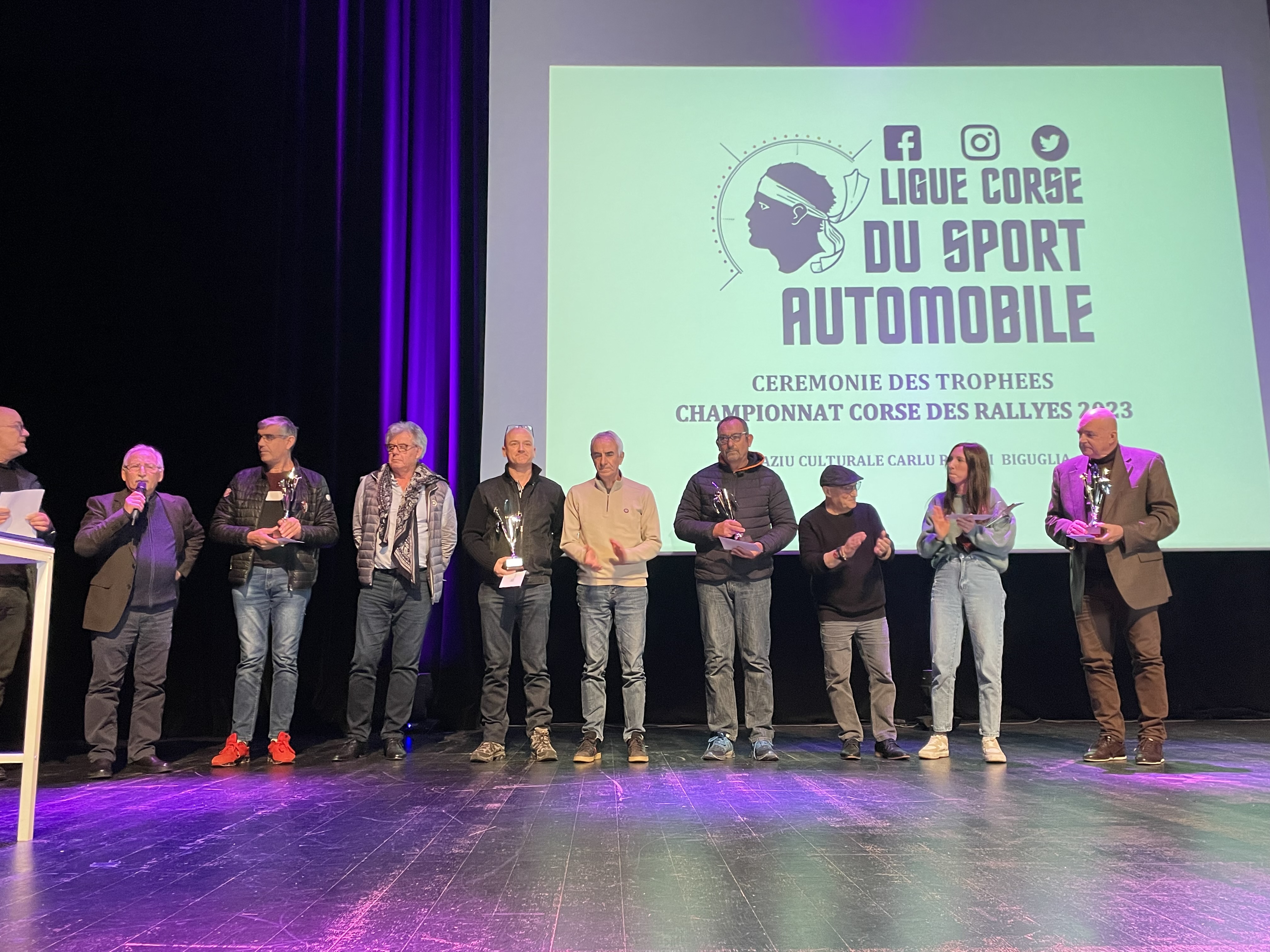 Les commissaires récompensés.