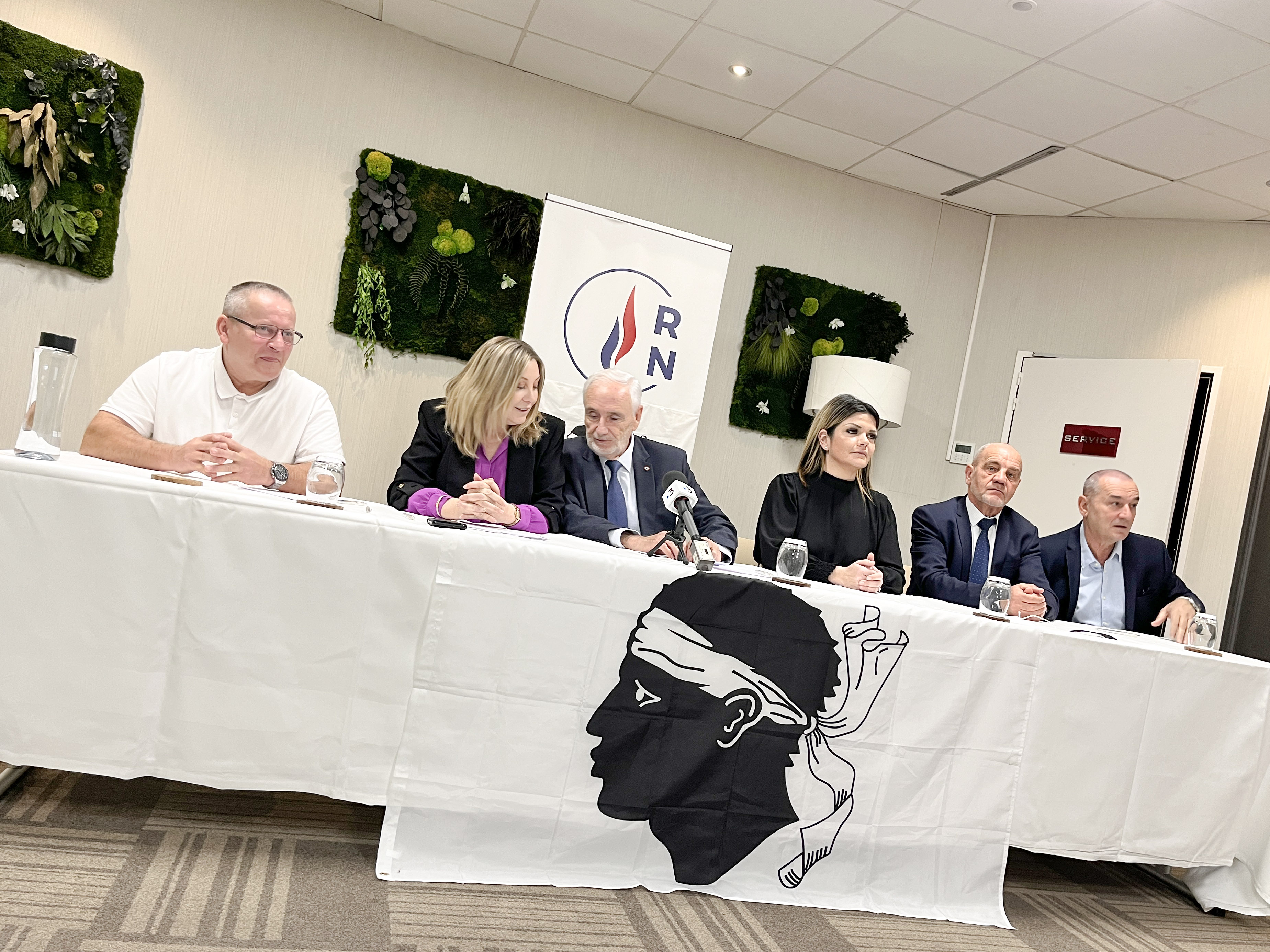 Le Rassemblement National réclame des Canadair à l'année pour lutter contre les incendies en Corse