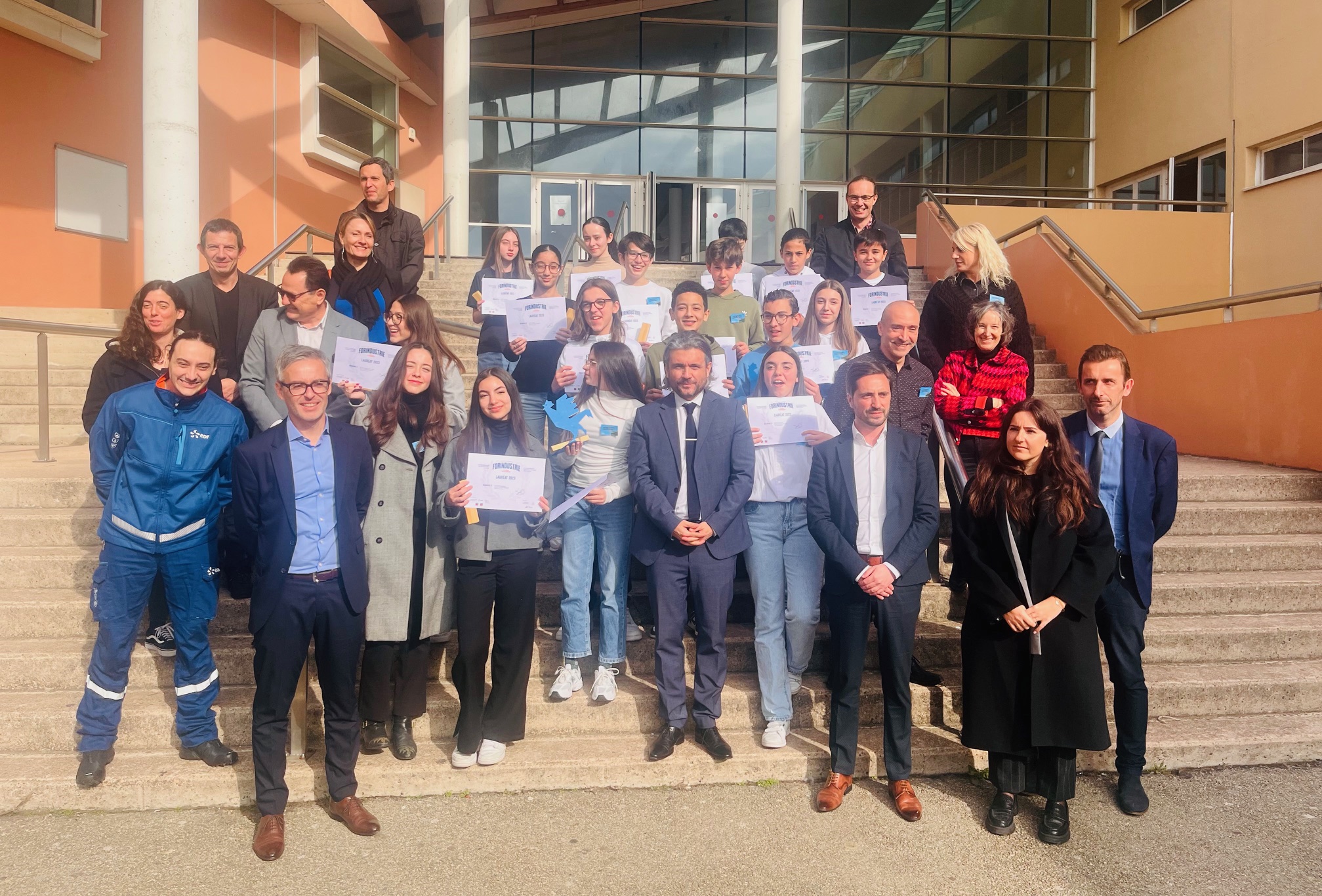 Les élèves du Collège Arthur Giovoni d'Ajaccio se sont particulièrement distingués lors du concours 2023 de l'univers "Forindustrie"