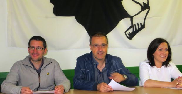 Le conseiller territorial et leader de Corsica Libera, Jean-Guy Talamoni, entouré de Petr'Anto Tomasi, membre de l'Exécutif, et de Josepha Giacometti, conseillère territoriale.