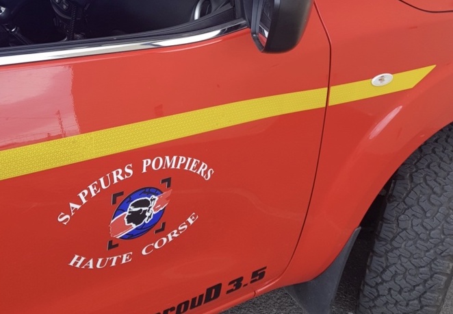 Saint-Florent : la voiture heurte un poteau EDF et prend feu