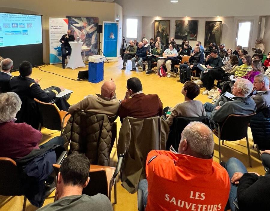 À Bonifacio, vendredi dernier, le débat public s'est longuement porté sur le besoin d'accentuer la coopération internationale dans les eaux corso-sardes (Photo : X La mer en débat)