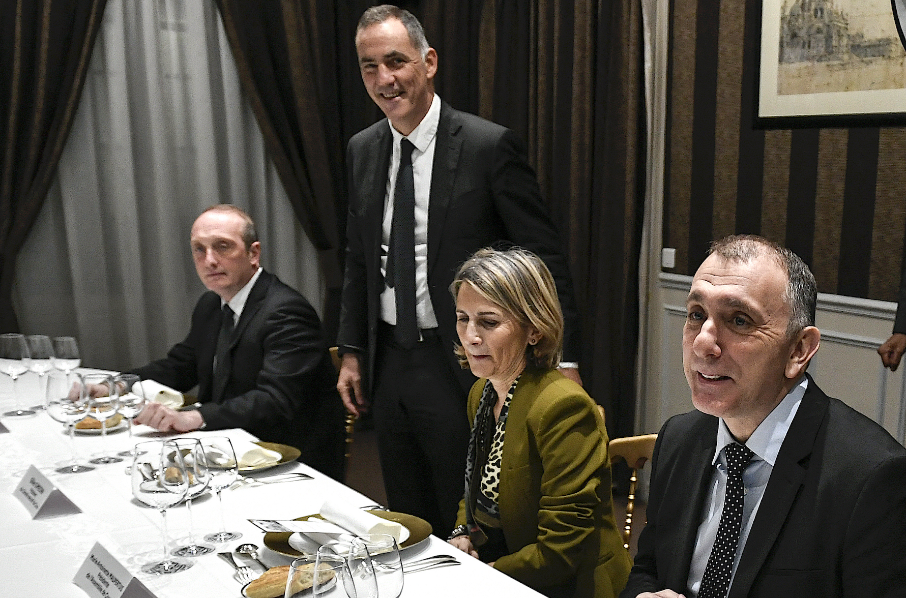 Autonomie : un projet constitutionnel présenté aux élus corses à Paris