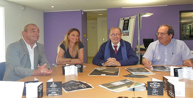 La présentation de ces journées s'est faite en présence de Philippe Peretti (adjoint au Patrimoine) rappelant que Bastia est une ville d'Art et d'Histoire, de Christian Peri (Conservateur des Bibliothèques) et Linda Piazza (Bibliothécaire), et des représentants de la CTC, d'Anne-Solen Gourdon et Didier Cuenca de l'équipe enseignante du Lycée Jean Nicoli, du CNFPT, de l'ADECEM (Association pour le Développement des Etudes Corses et Méditerranéennes) et de l'Association "Une minute de soleil en plus"