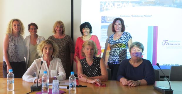 Fabienne Gérard, directrice de l’ANPAA de Haute-Corse, deux intervenantes du colloque : Claudine Legardinier, journaliste spécialisée, et Dr Marijo Taboada, psychiatre, des membres de l’ANPAA 2B et Dominique Nadaud, déléguée à la mission départementale aux droits des femmes et à l’égalité de Haute-Corse.