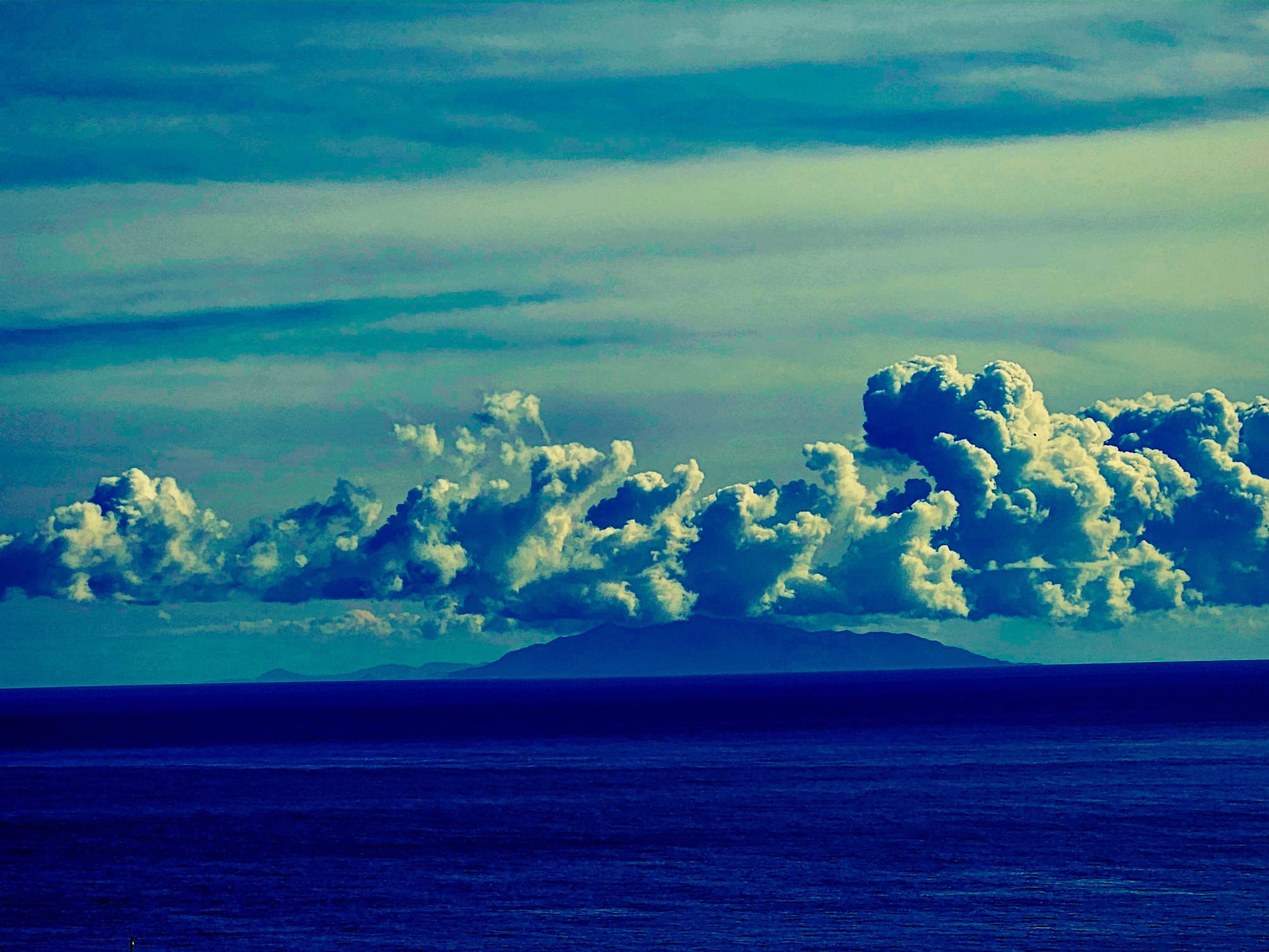 Ciel tourmenté entre le Cap Corse et l'île d'Elbe (Marité Valery)