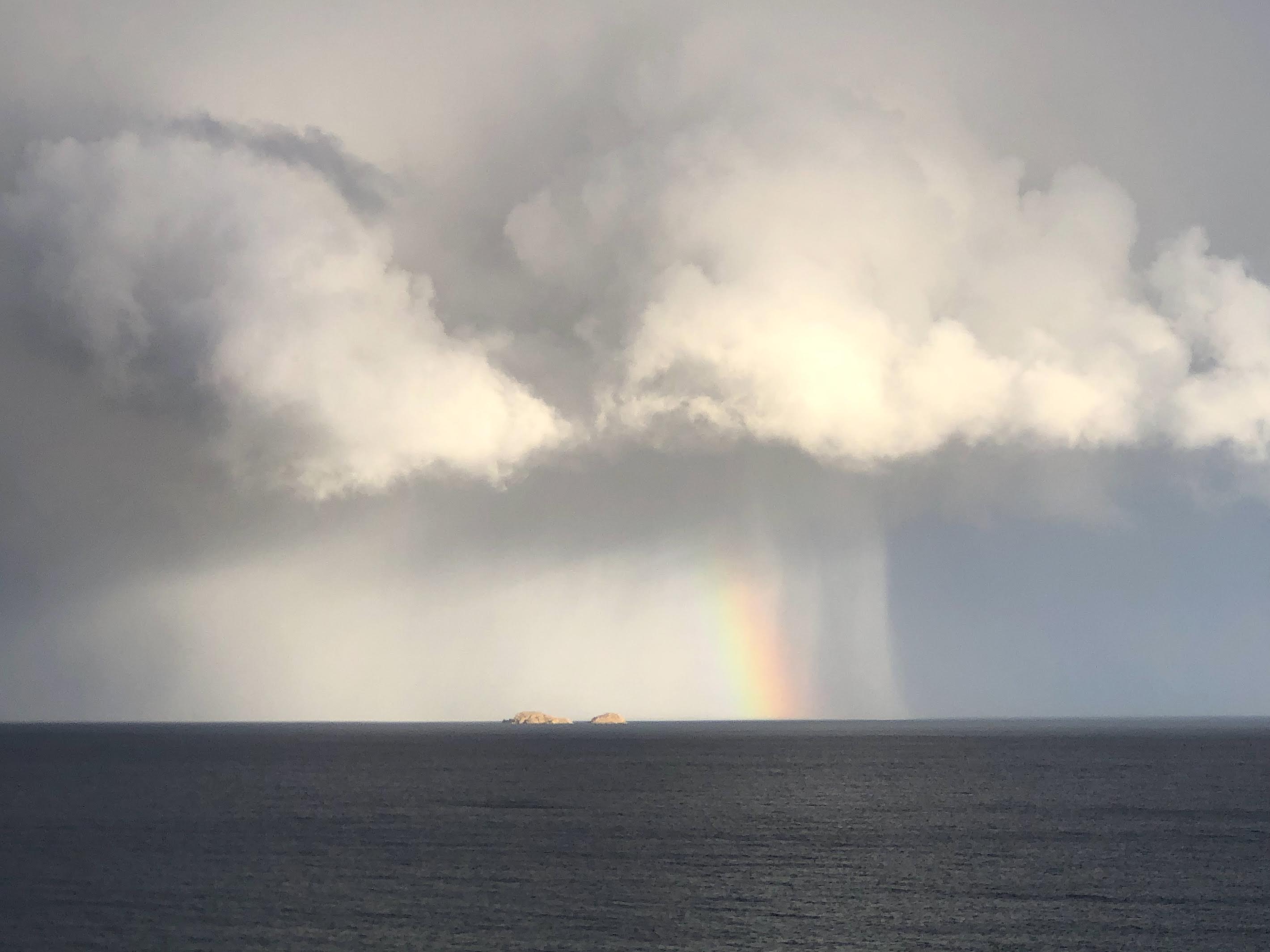 Arc-en-ciel à proximité de l'île du Toro, de l'archipel des Cerbicale (Frédéric Philips)