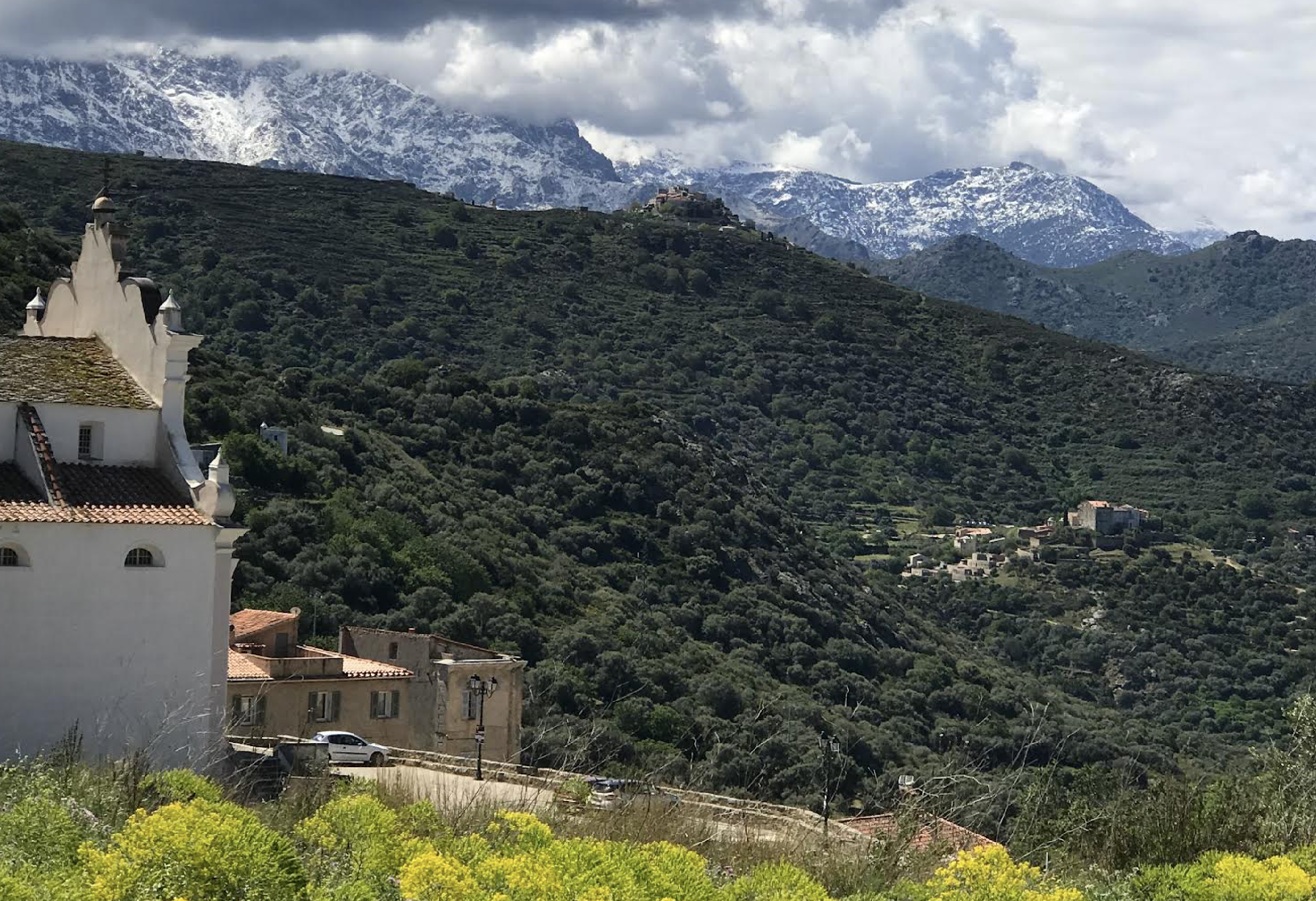 La photo du jour : La collégiale de Corbara admire Pigna et San Antonino
