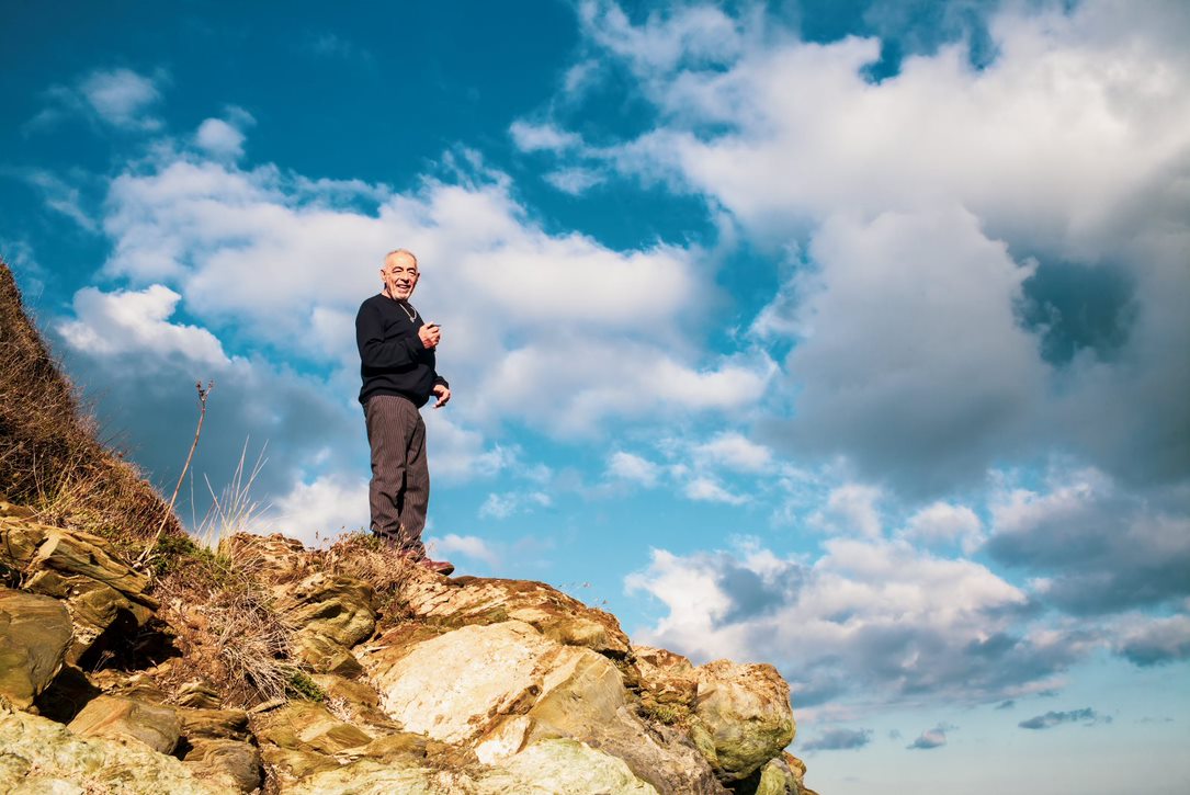 Henry Padovani chez lui, dans le cap Corse © Anto Borie