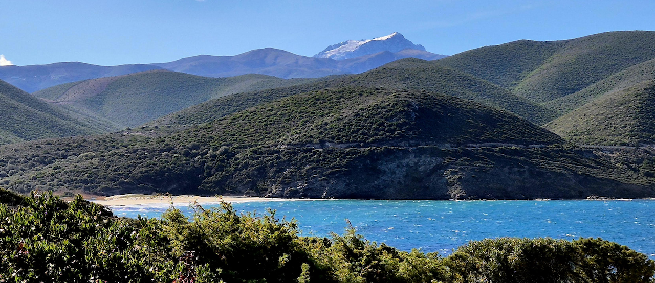 La photo du jour : Le monte Padru depuis Ostriconi