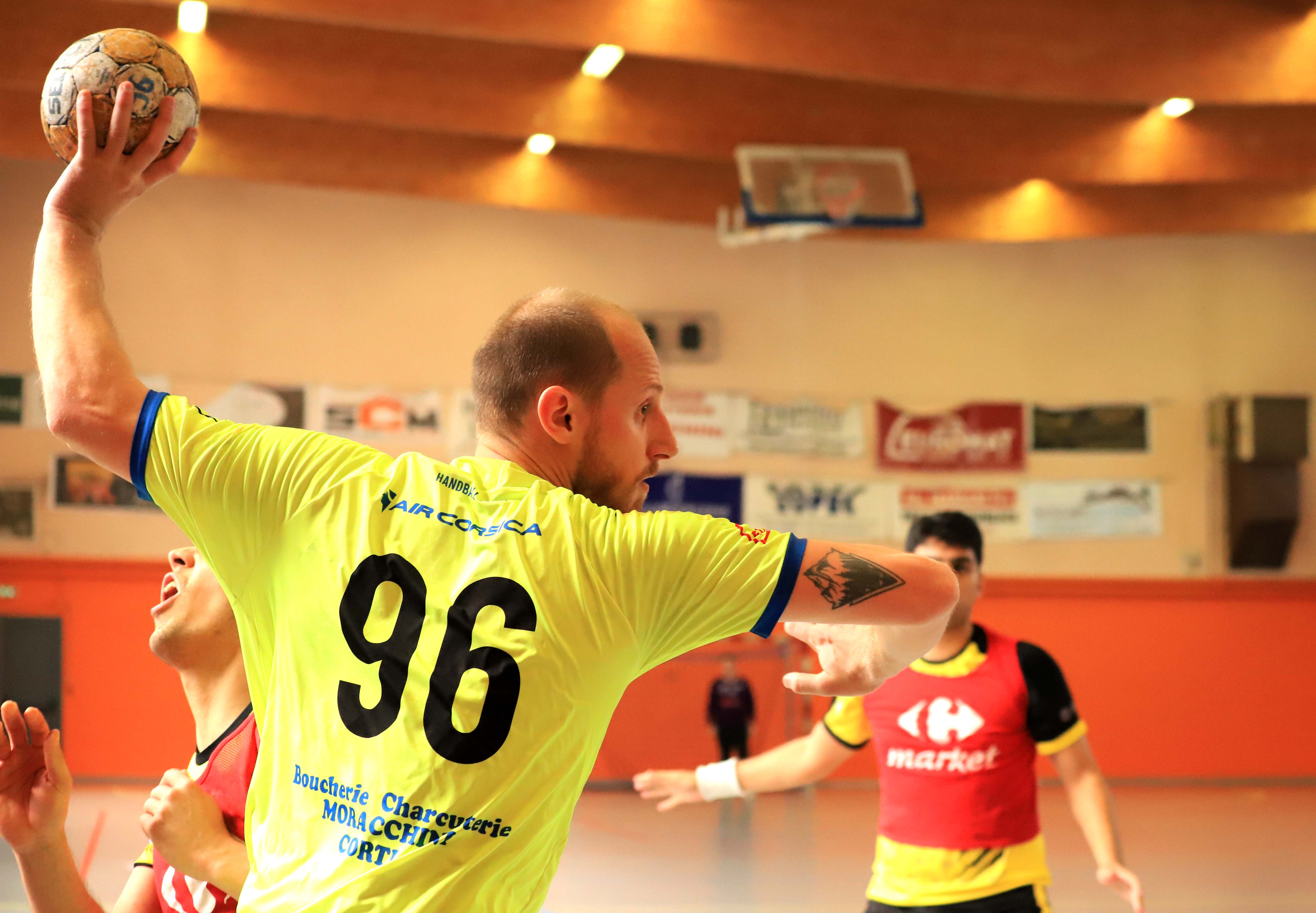Handball N 3 : La victoire et la première place pour Corte à Châteauneuf
