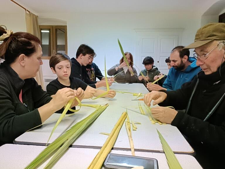 Le tressage des crucette à Brandu : entre tradition religieuse et patrimoine culturel