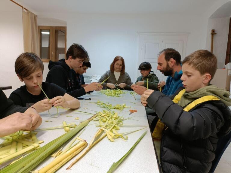 Le tressage des crucette à Brandu : entre tradition religieuse et patrimoine culturel
