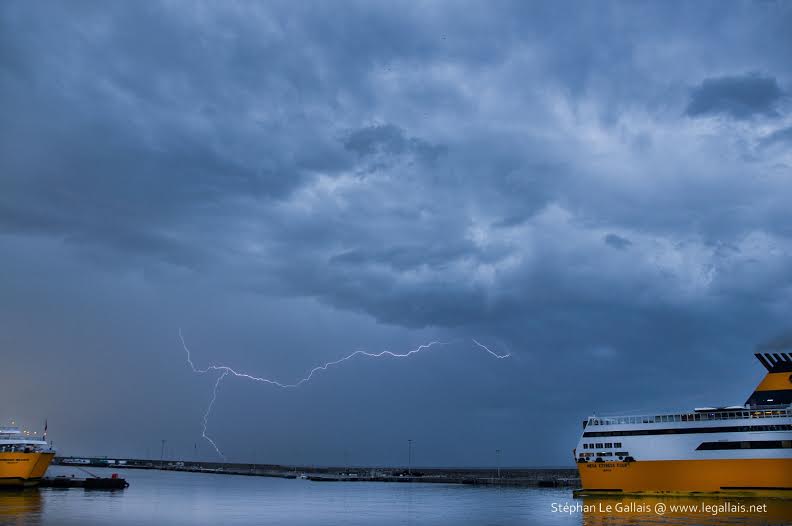 Images : Les orages s'estompent au-dessus du port de Bastia