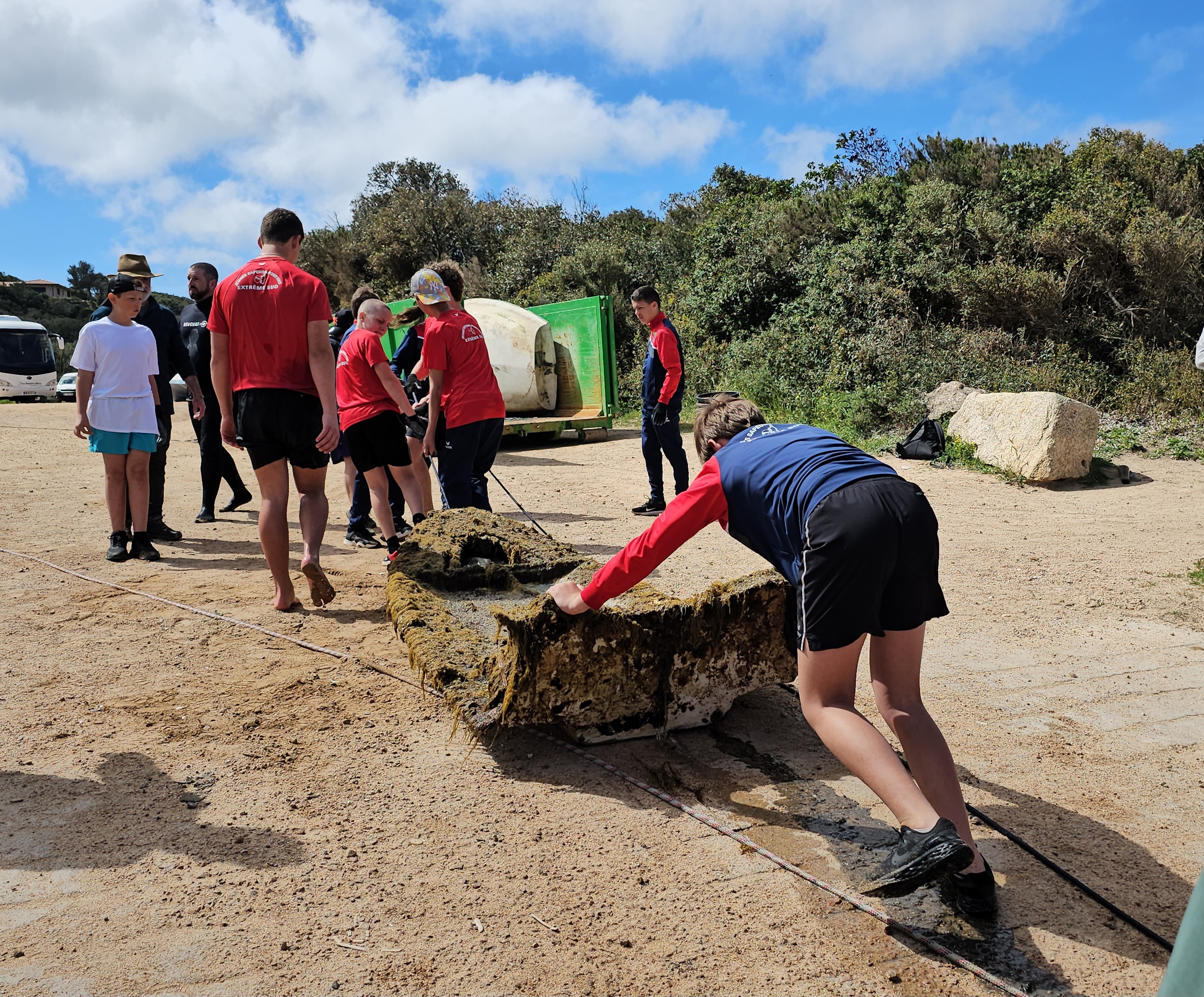 Bonifacio : Plus de 4 tonnes de déchets retrouvés dans les fonds marins du golfe de Sant'Amanza 