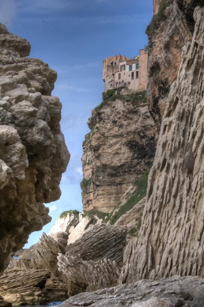 La photo du jour : Bonifacio flirte toujours avec le vide