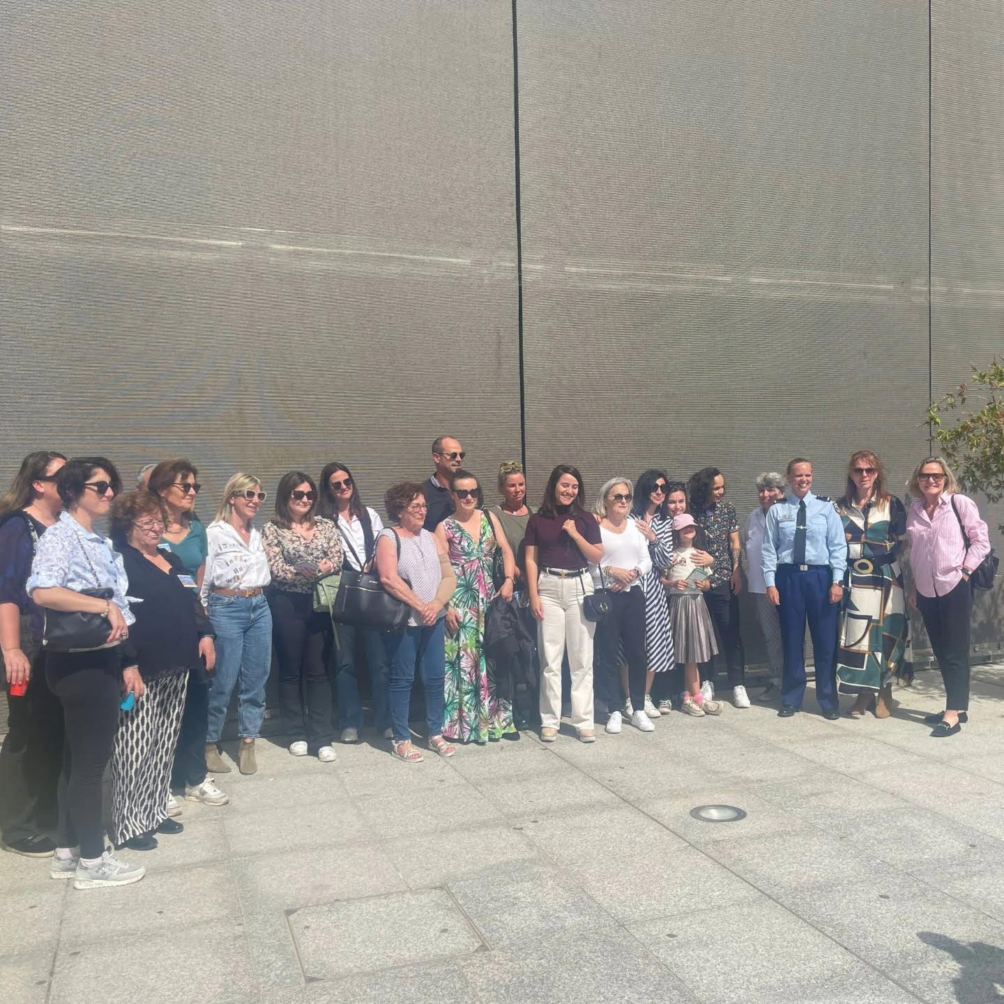 L’Association Corse Stratégie Santé Sexuelle donne le coup d’envoi d’un dispositif novateur en Corse : le van itinérant « En voiture Nina et Simon.e.s ». La Direction Régionale aux Droits des Femmes et à l’Égalité (DRDFE), partenariat de l’État, était présente pour marquer son soutien à cette initiative.