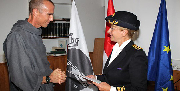 Cérémonie  de remise de décrets de naturalisation française à la sous-préfecture de Calvi