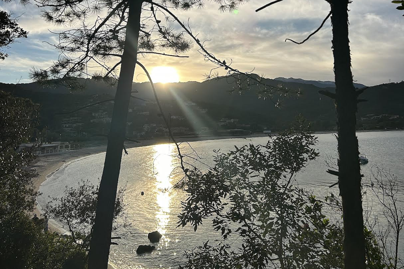 La photo du jour : coucher de soleil sur Favona