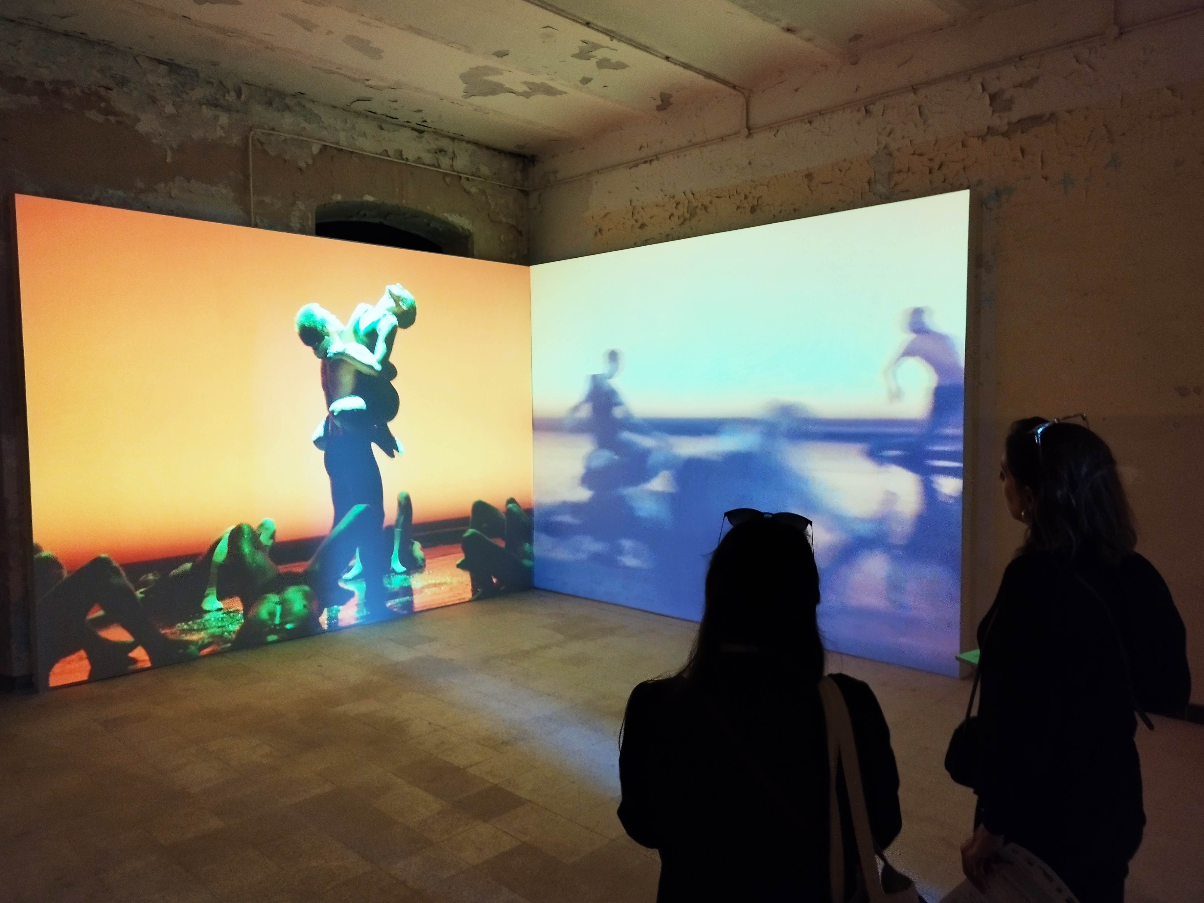 Le parcours est réversible : il peut se faire dans les deux sens, pour nourrir des interprétations différentes.