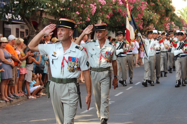 Prise d'armes, remise de décorations et défilés du 2e REP pour les cérémonies du 14 juillet à Calvi