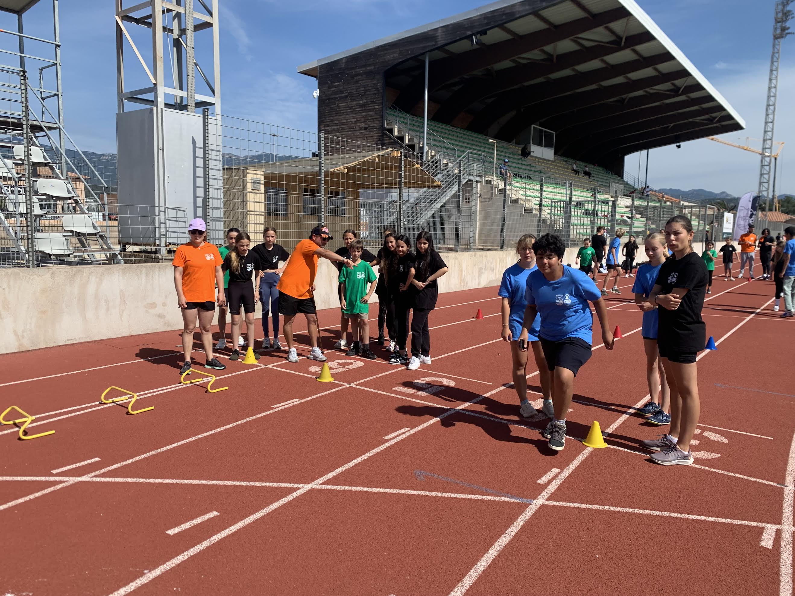 JO 2024 : Les enfants fêtent le passage de la flamme olympique à Porto Vecchio
