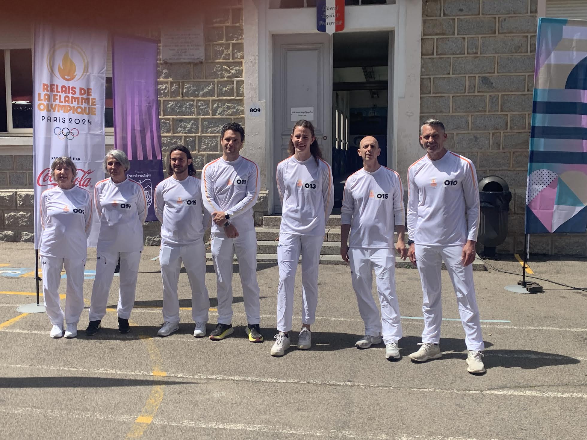 Les porteurs porto-vecchiais :  Marie-Virginie Gazano, Christophe Santini, Stéphane Paganelli, Olivier Oggiano, Victoria Binet, Nicole Filippi et Micheli Leccia (Photo GAP)