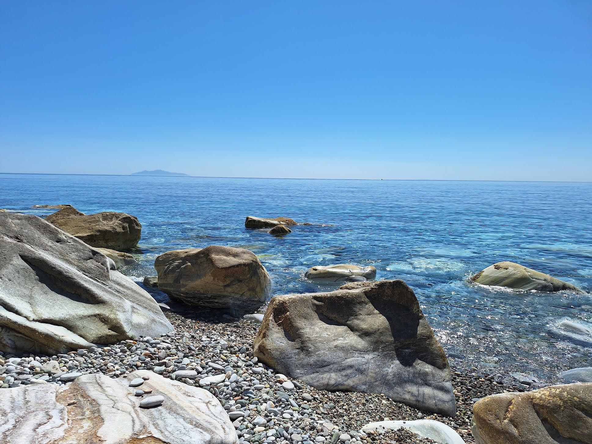 La photo du jour : Au Cap corse, face à la mer et seul au monde