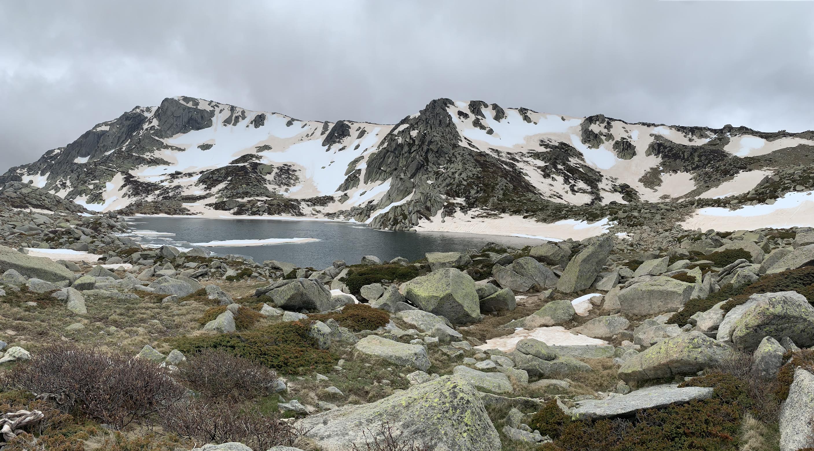 La photo du jour : le lac de Bastani au printemps 