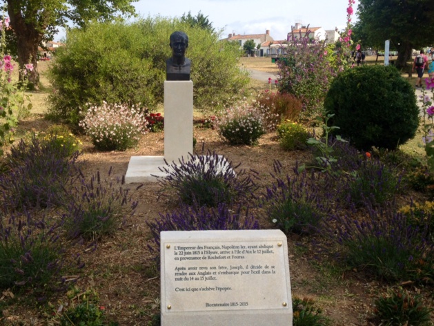 Le buste de Napoléon saccagé sur l'Île d'Aix