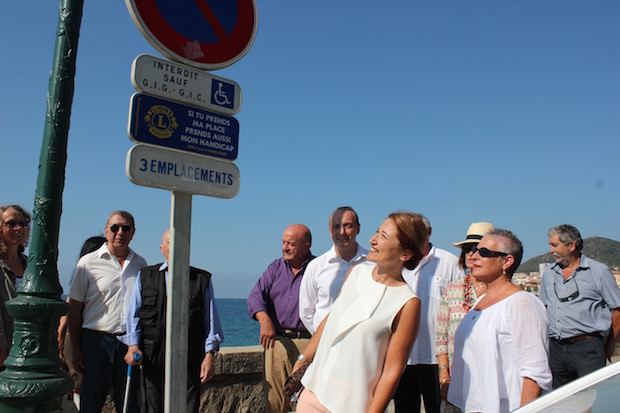 Ajaccio : Des panonceaux pour un meilleur respect des places handicapées