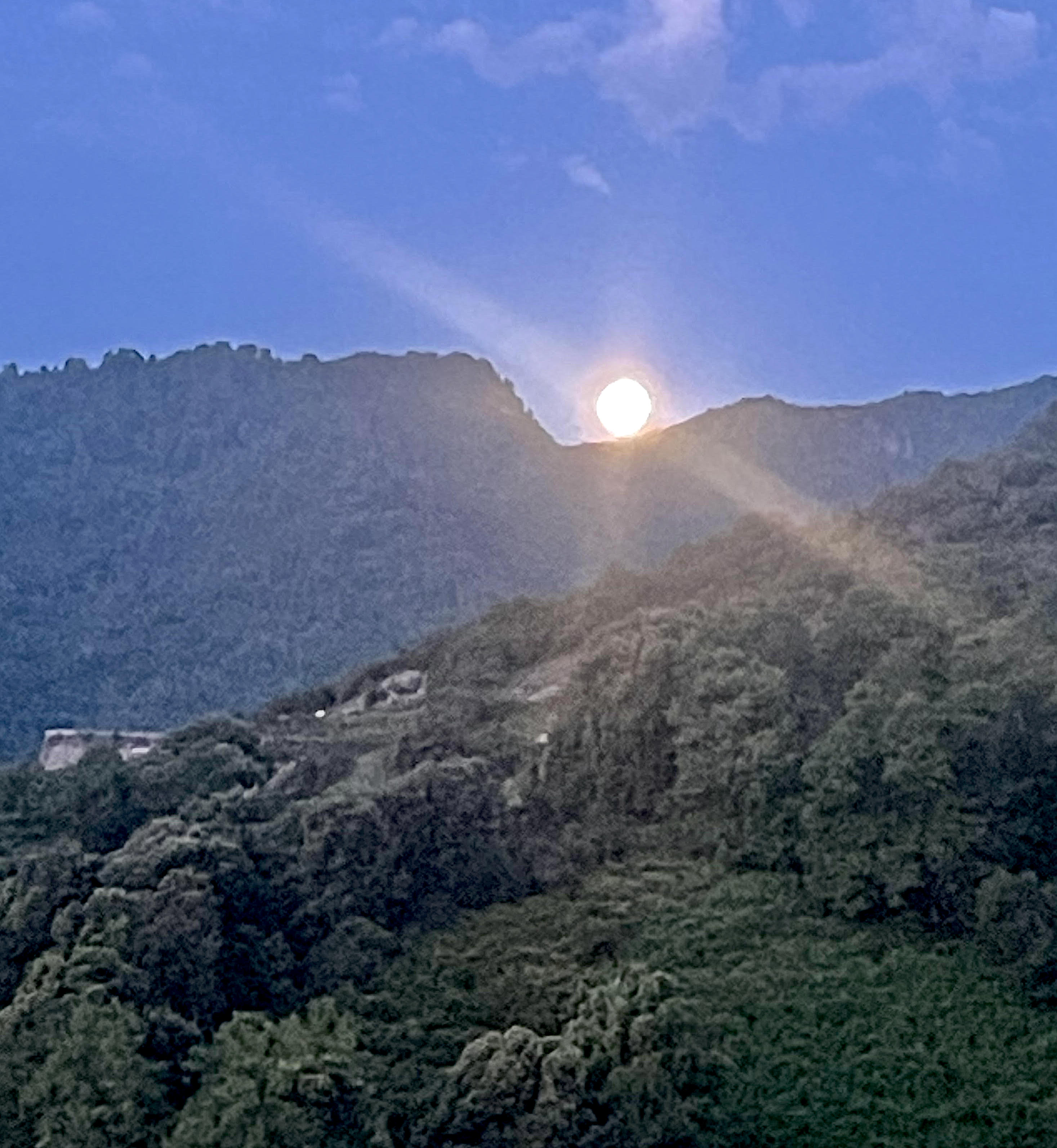 La photo du jour : coucher de lune en Tavagna