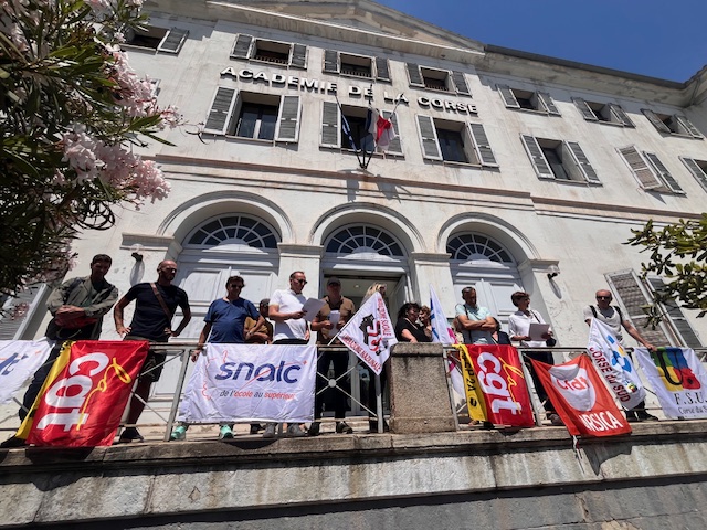 L'intersyndicale de l'Education a tenu à dénoncer les comportements de certains parents d'élèves.