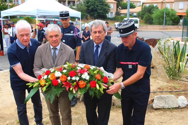 L'hommage de Calvi à Ludovic Piasentin et Jean-Louis de Bénédict tués  le 1er août 2005 dans le crash du Canadair