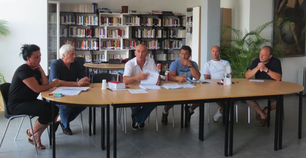 Le conseil municipal de Centuri autour du maire, David Brugioni.