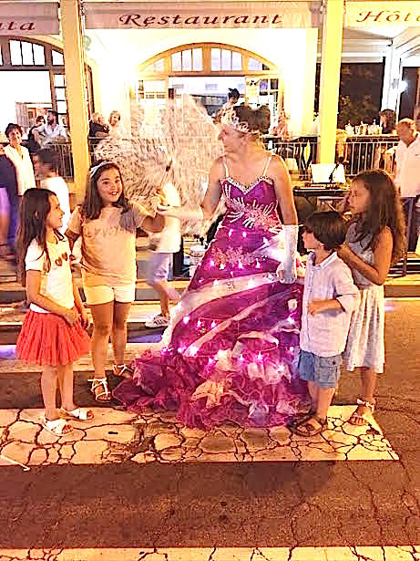 Aleria : Le marché nocturne, c’est la fête au village